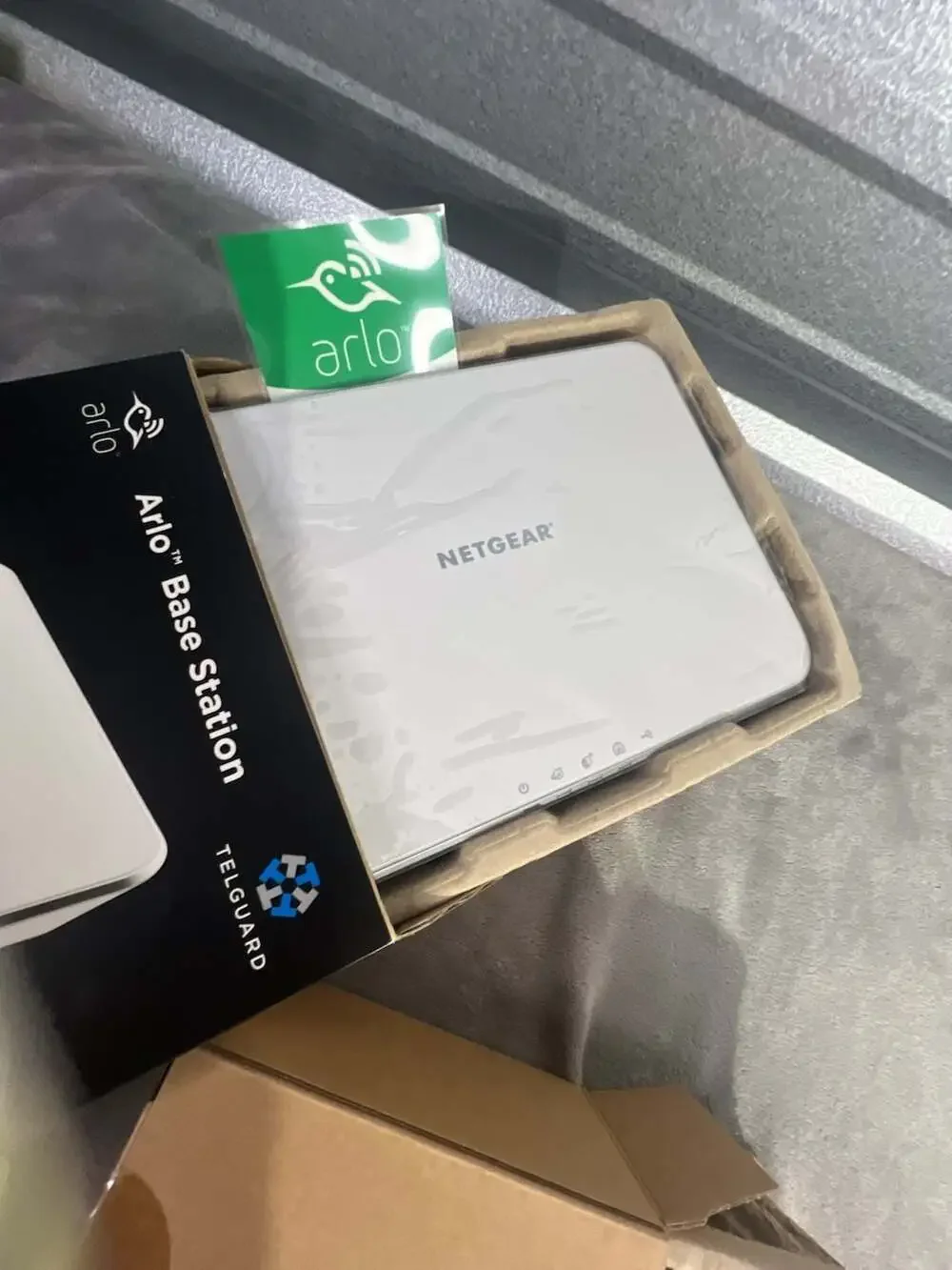 Netgear Arlo Wire-Free HD Camera and Base Station System. NOT TESTED.